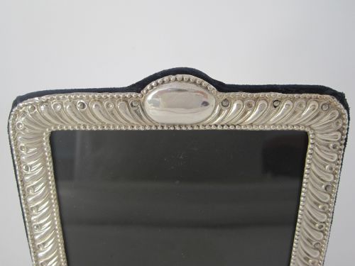 LATE VICTORIAN SILVER PHOTO PICTURE FRAME WITH EMBOSSED FLUTED BORDER - ADDITIONAL PHOTO 1