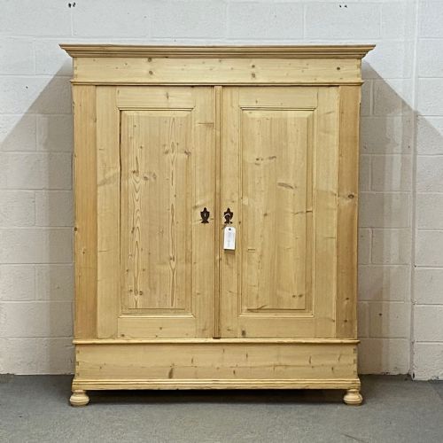 Alsace Antique Pine Wardrobe (Dismantles)
