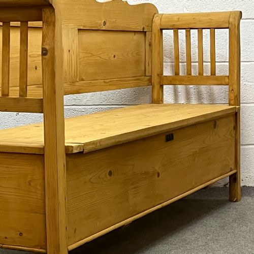 LARGE HUNGARIAN ANTIQUE PINE BOX BENCH WITH LIFT UP SEAT - ADDITIONAL PHOTO 5