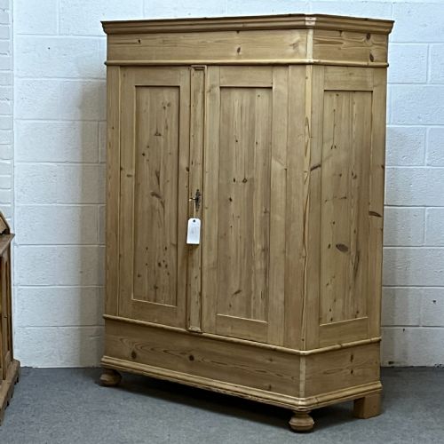 fig 1. Small Double Antique Pine Wardrobe (Dismantles)