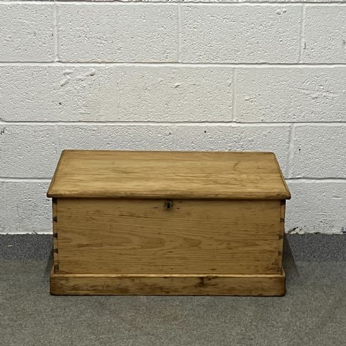 Small Victorian Pine Blanket Box