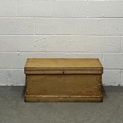 Old Pine Blanket Chest