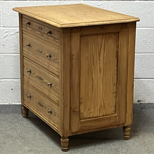 fig 1. Old Pine 4 Drawer Chest Of Drawers