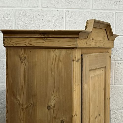 SMALL SINGLE ANTIQUE PINE WARDROBE - ADDITIONAL PHOTO 3
