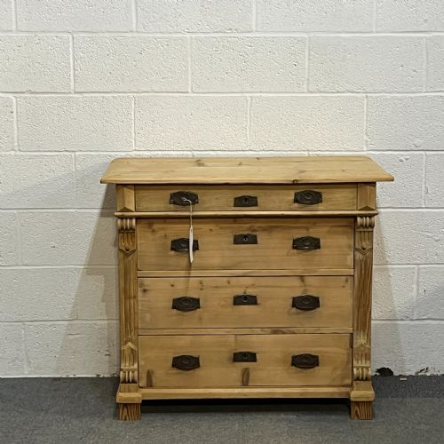 Pine Chest of 4 Drawers (Circa: 1920)