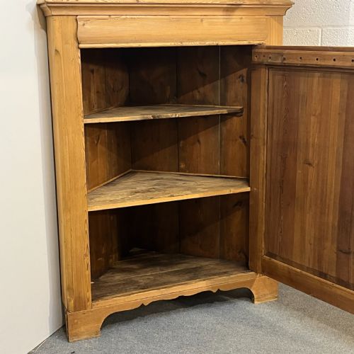LARGE TALL ANTIQUE PINE CORNER CUPBOARD - ADDITIONAL PHOTO 5