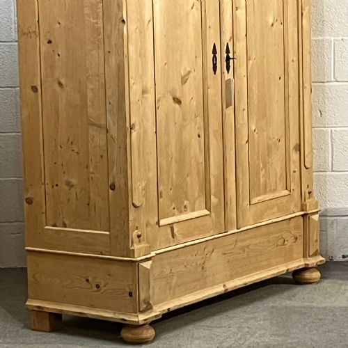 fig 4. Old Pine Double Wardrobe (Dismantles)