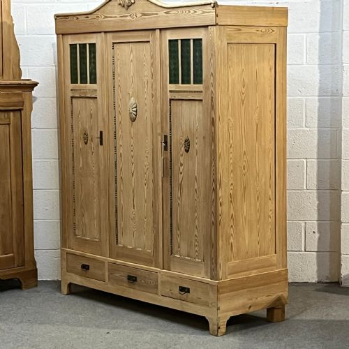 fig 2. Large German Triple 1930’s Pine Wardrobe (Dismantles)