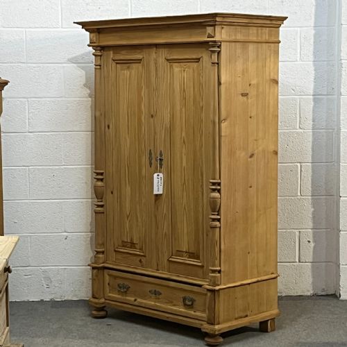 SMALL ANTIQUE PINE WARDROBE WITH BOTTOM DRAWER - ADDITIONAL PHOTO 1