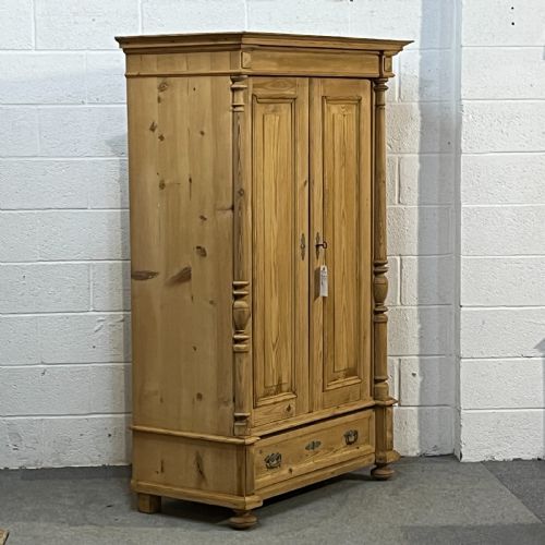 SMALL ANTIQUE PINE WARDROBE WITH BOTTOM DRAWER - ADDITIONAL PHOTO 2