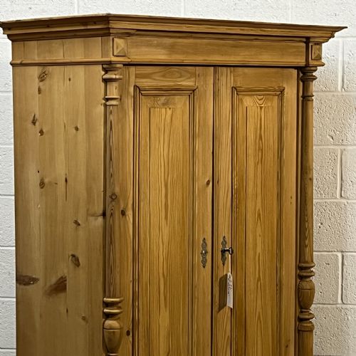 SMALL ANTIQUE PINE WARDROBE WITH BOTTOM DRAWER - ADDITIONAL PHOTO 4