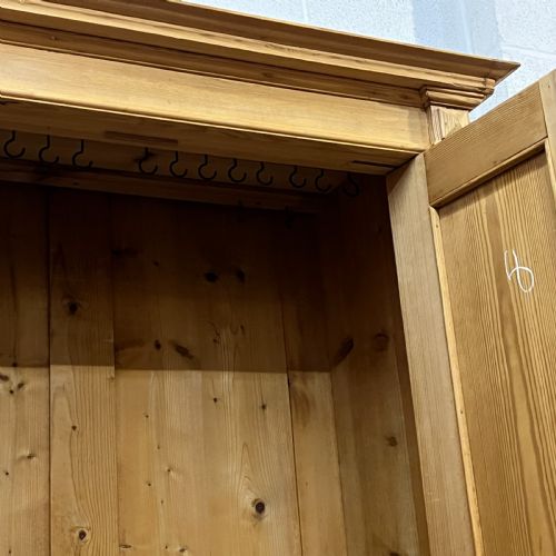 SMALL ANTIQUE PINE WARDROBE WITH BOTTOM DRAWER - ADDITIONAL PHOTO 7