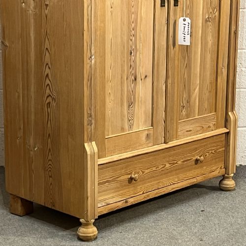 SMALL 2 DOOR ANTIQUE PINE WARDROBE WITH BOTTOM DRAWER - ADDITIONAL PHOTO 5