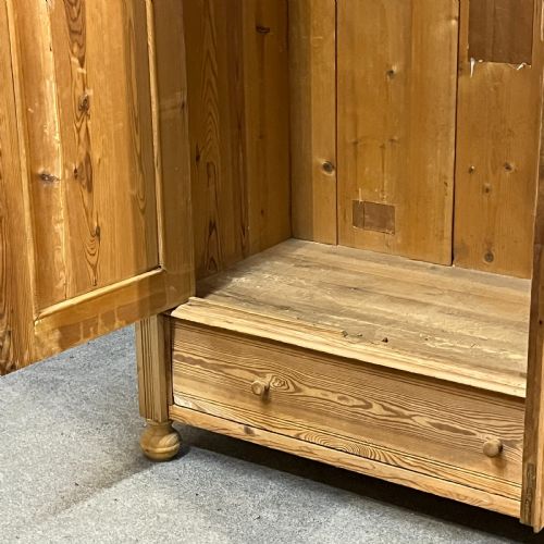 SMALL 2 DOOR ANTIQUE PINE WARDROBE WITH BOTTOM DRAWER - ADDITIONAL PHOTO 7