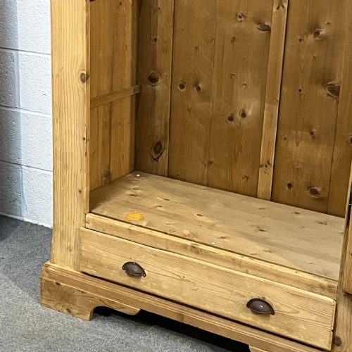 LARGE ANTIQUE PINE CUPBOARDSMALL WARDROBE - ADDITIONAL PHOTO 7