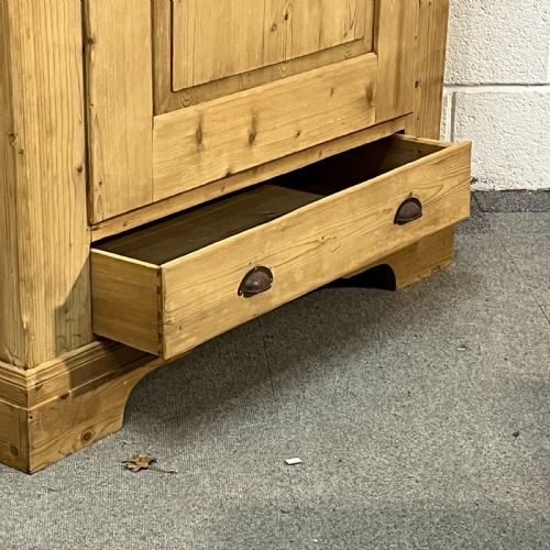 LARGE ANTIQUE PINE CUPBOARDSMALL WARDROBE - ADDITIONAL PHOTO 8