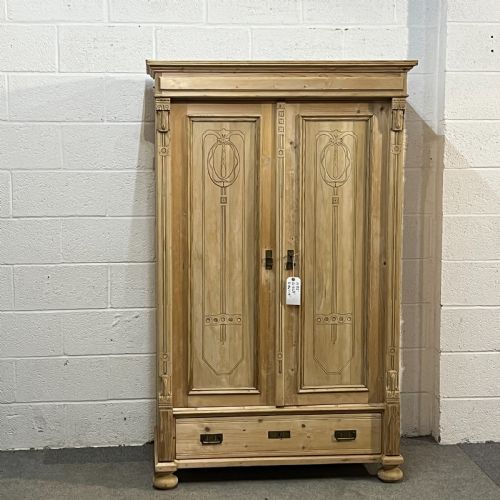 BEAUTIFUL SMALL ANTIQUE PINE WARDROBE WITH BOTTOM DRAWER