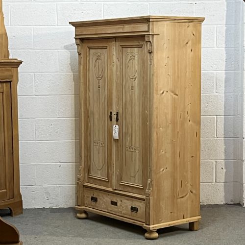 BEAUTIFUL SMALL ANTIQUE PINE WARDROBE WITH BOTTOM DRAWER - ADDITIONAL PHOTO 1