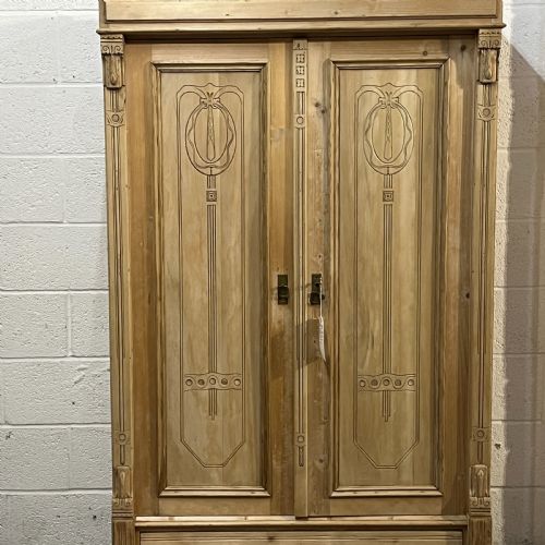 BEAUTIFUL SMALL ANTIQUE PINE WARDROBE WITH BOTTOM DRAWER - ADDITIONAL PHOTO 6