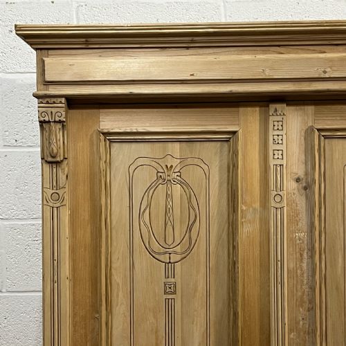 BEAUTIFUL SMALL ANTIQUE PINE WARDROBE WITH BOTTOM DRAWER - ADDITIONAL PHOTO 8