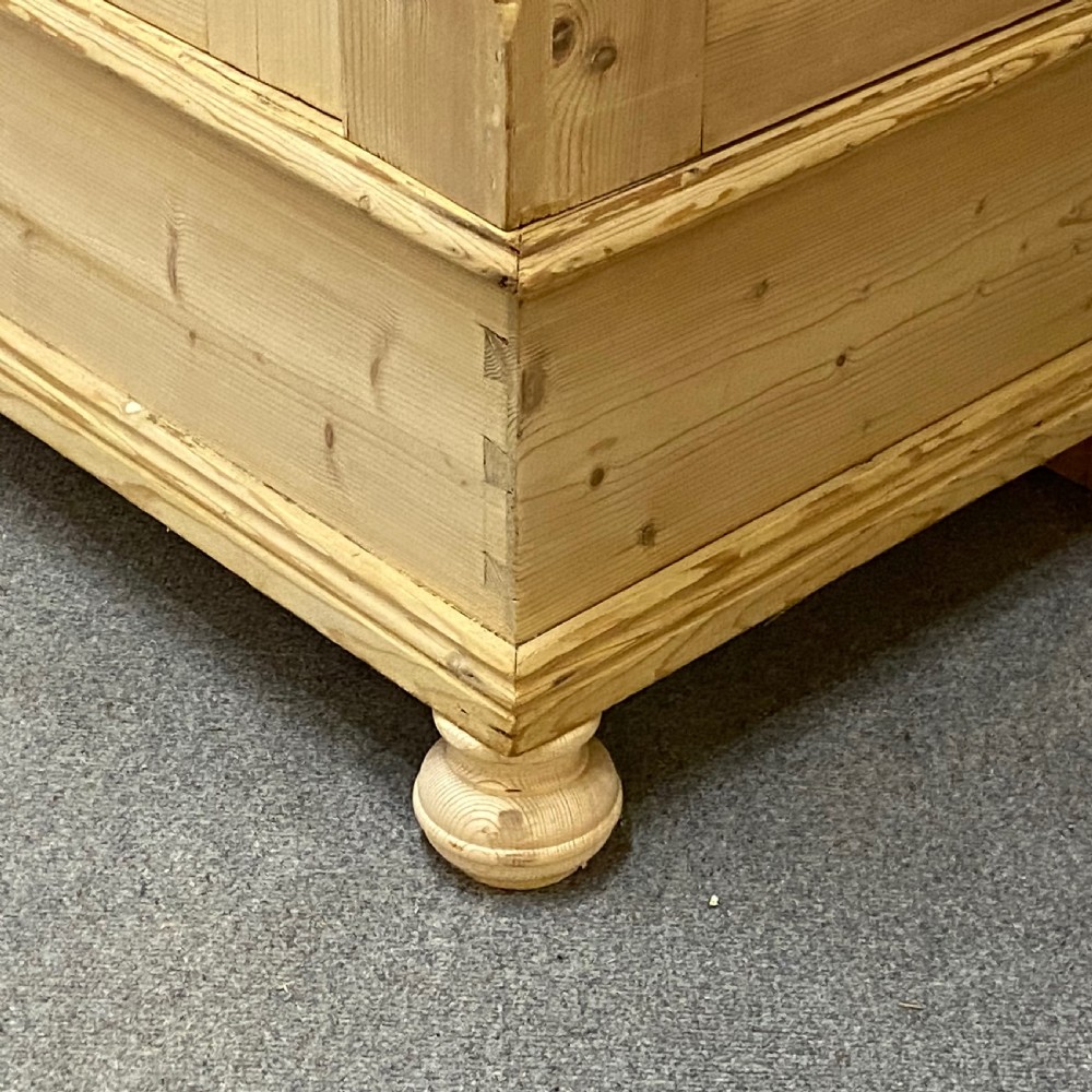 Alsace Antique pine wardrobe (Dismantles) View IV