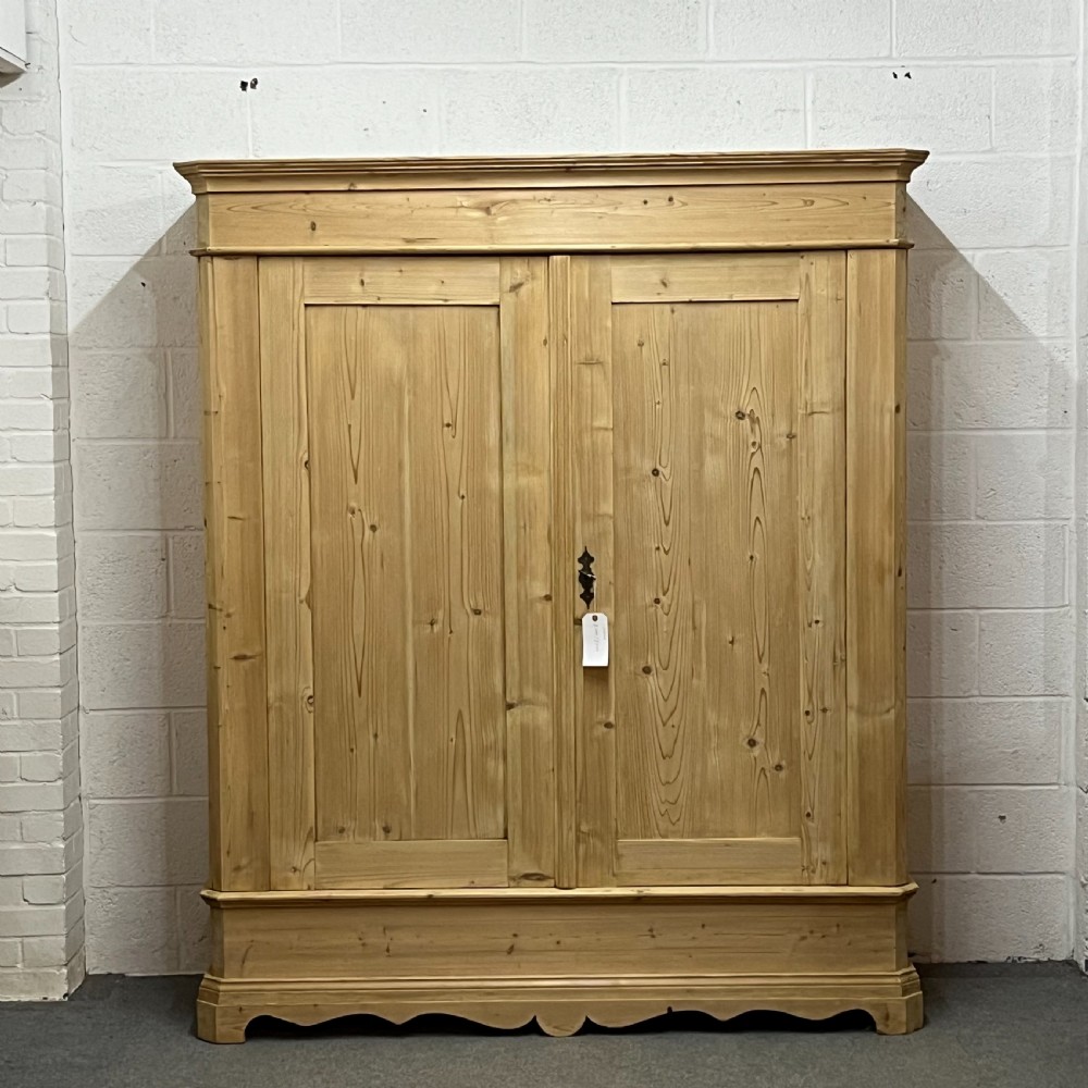 Large Antique Pine Wardrobe (Dismantles) 