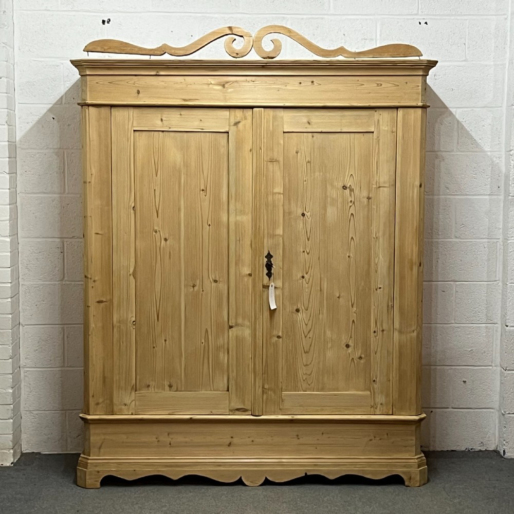 Large Antique Pine Wardrobe (Dismantles)  View II