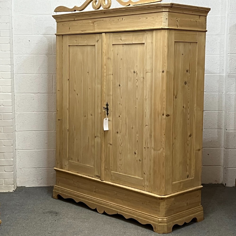 Large Antique Pine Wardrobe (Dismantles)  View IV