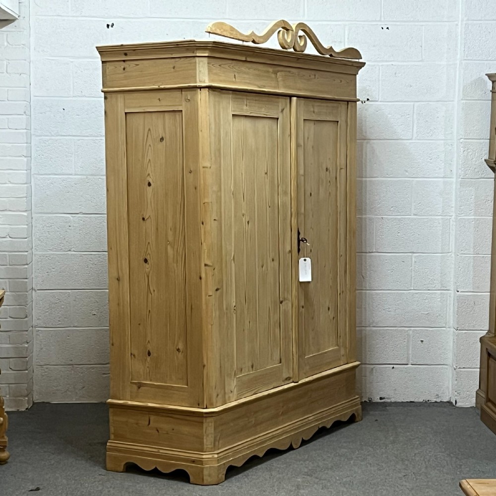 Large Antique Pine Wardrobe (Dismantles)  View V