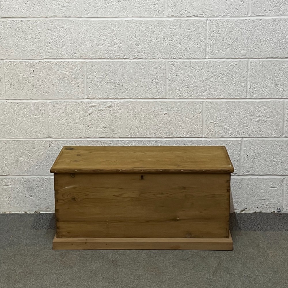 Victorian Pine Flat Top Blanket Box