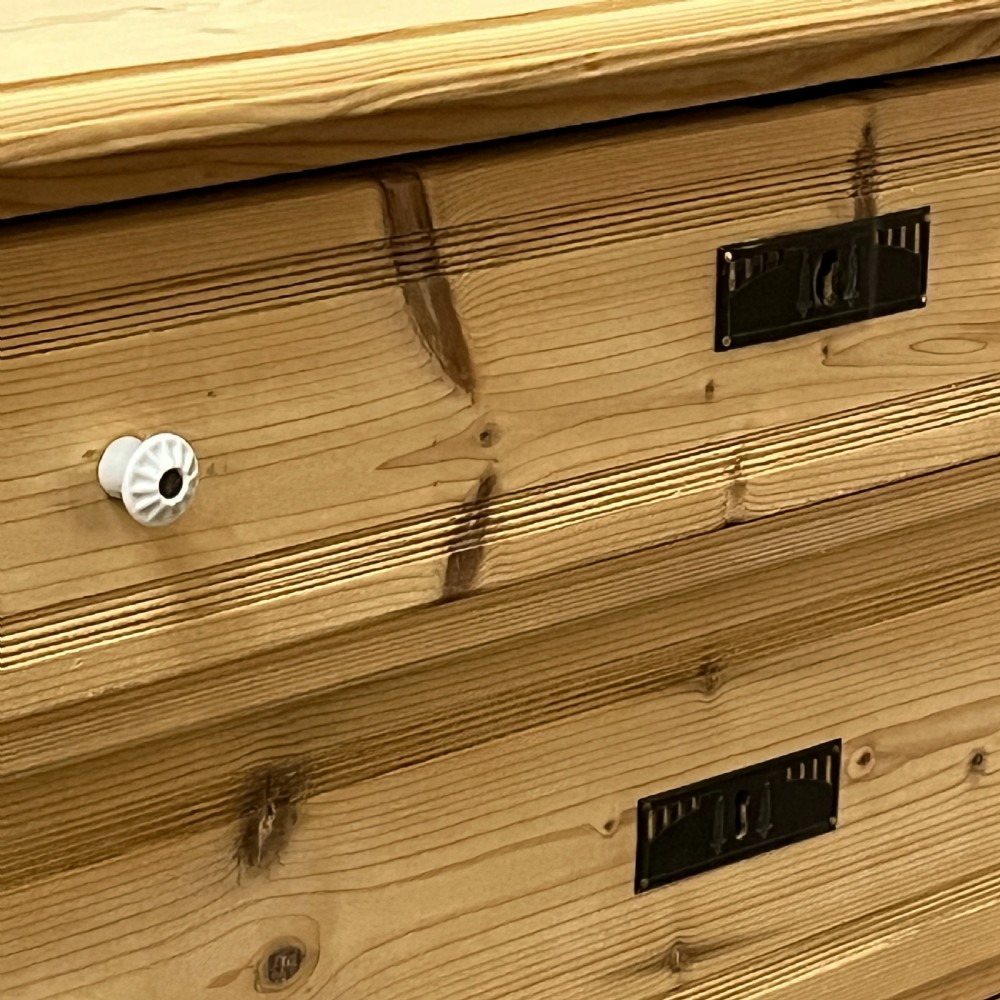 Antique Pine 4 Drawer Chest Of Drawers  View VI