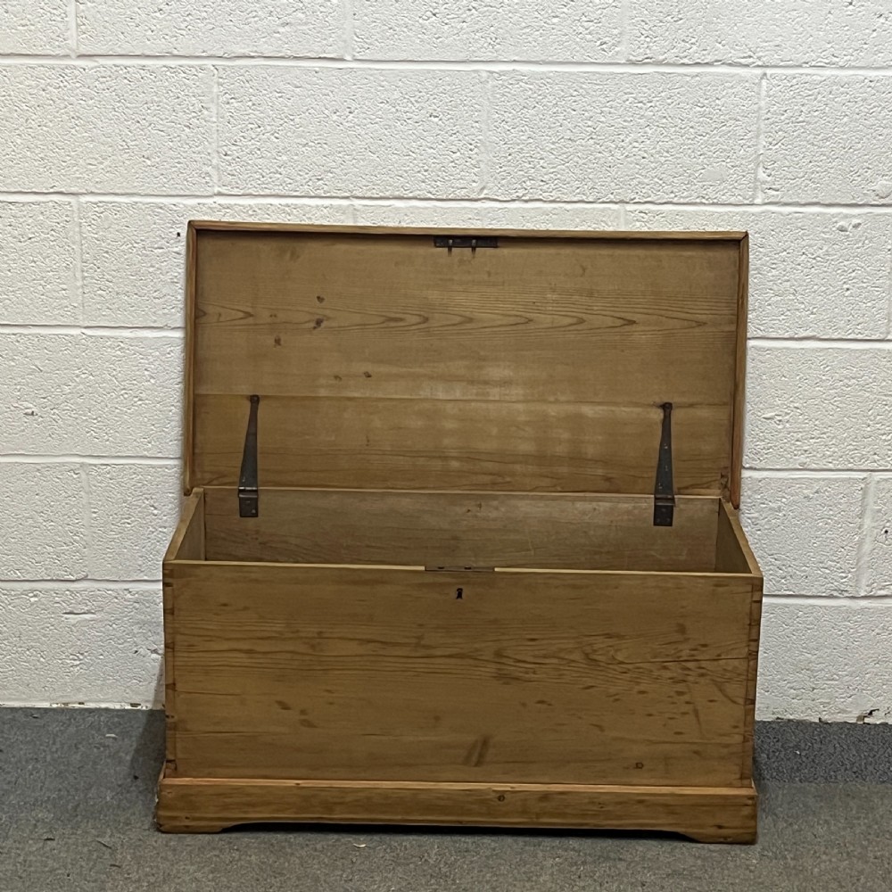 Medium Sized Victorian Pine Flat Top Blanket Box View III