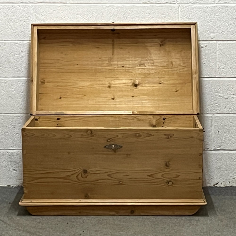 Antique Pine Dome Top Blanket Chest View V