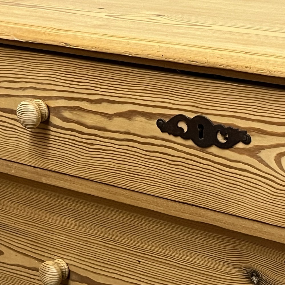 Antique Pine 3 Drawer Chest Of Drawers View VII