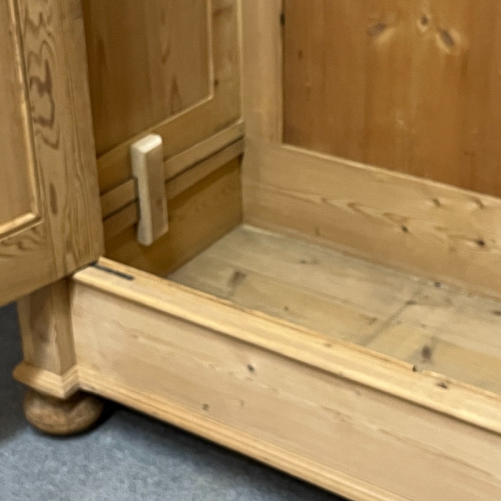 German Antique Pine Double Wardrobe (Dismantles) View X