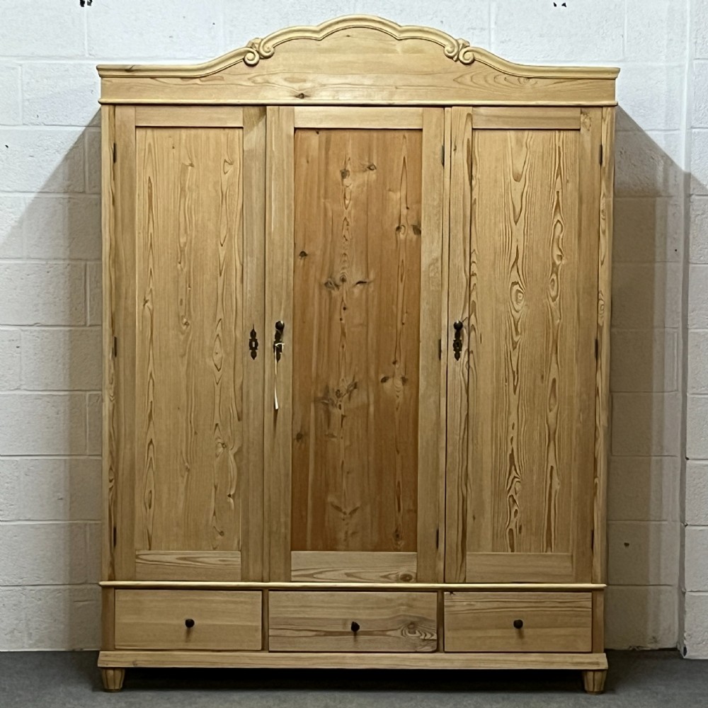 German 1930’s Pine Triple Wardrobe (Dismantles)
