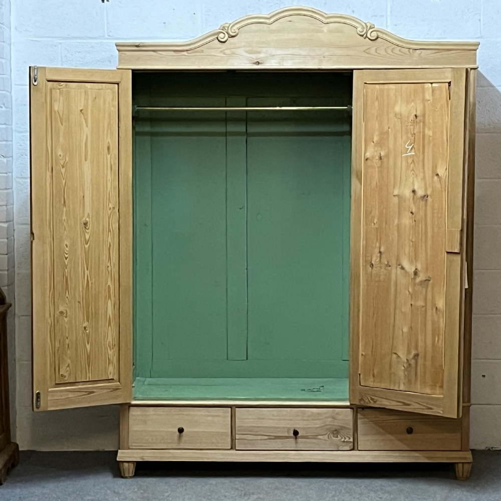 German 1930’s Pine Triple Wardrobe (Dismantles) View VIII