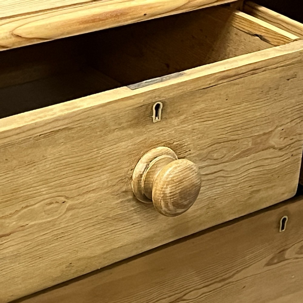 Small Edwardian Pine Chest Of Drawers (Y6456B) View V
