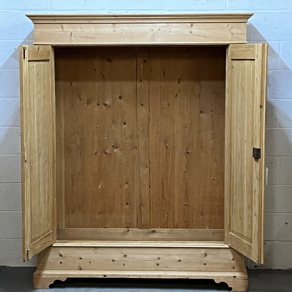 Double East German Antique Pine Wardrobe (Dismantles) View VI