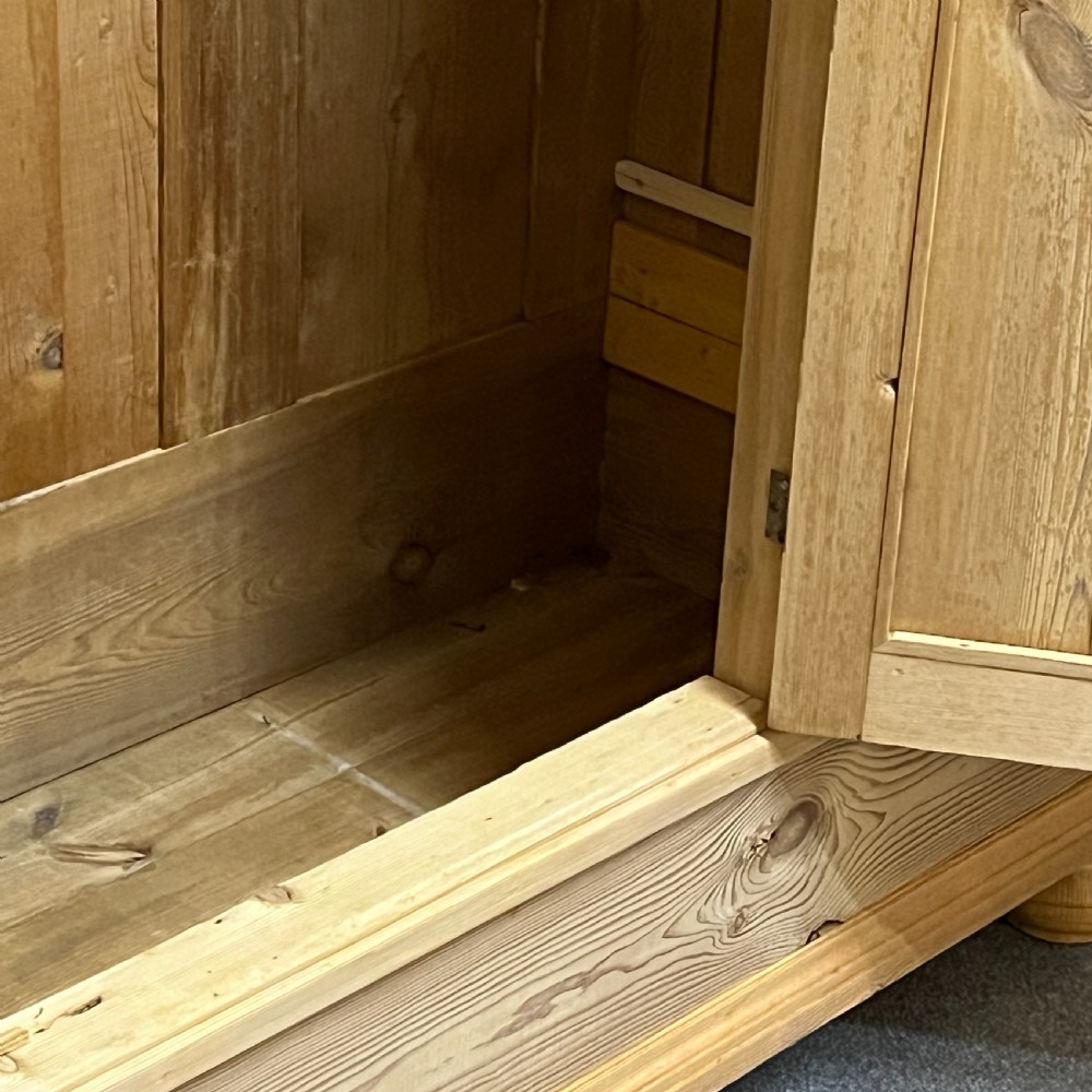 Antique Pine Triple Wardrobe (Dismantles) View VIII
