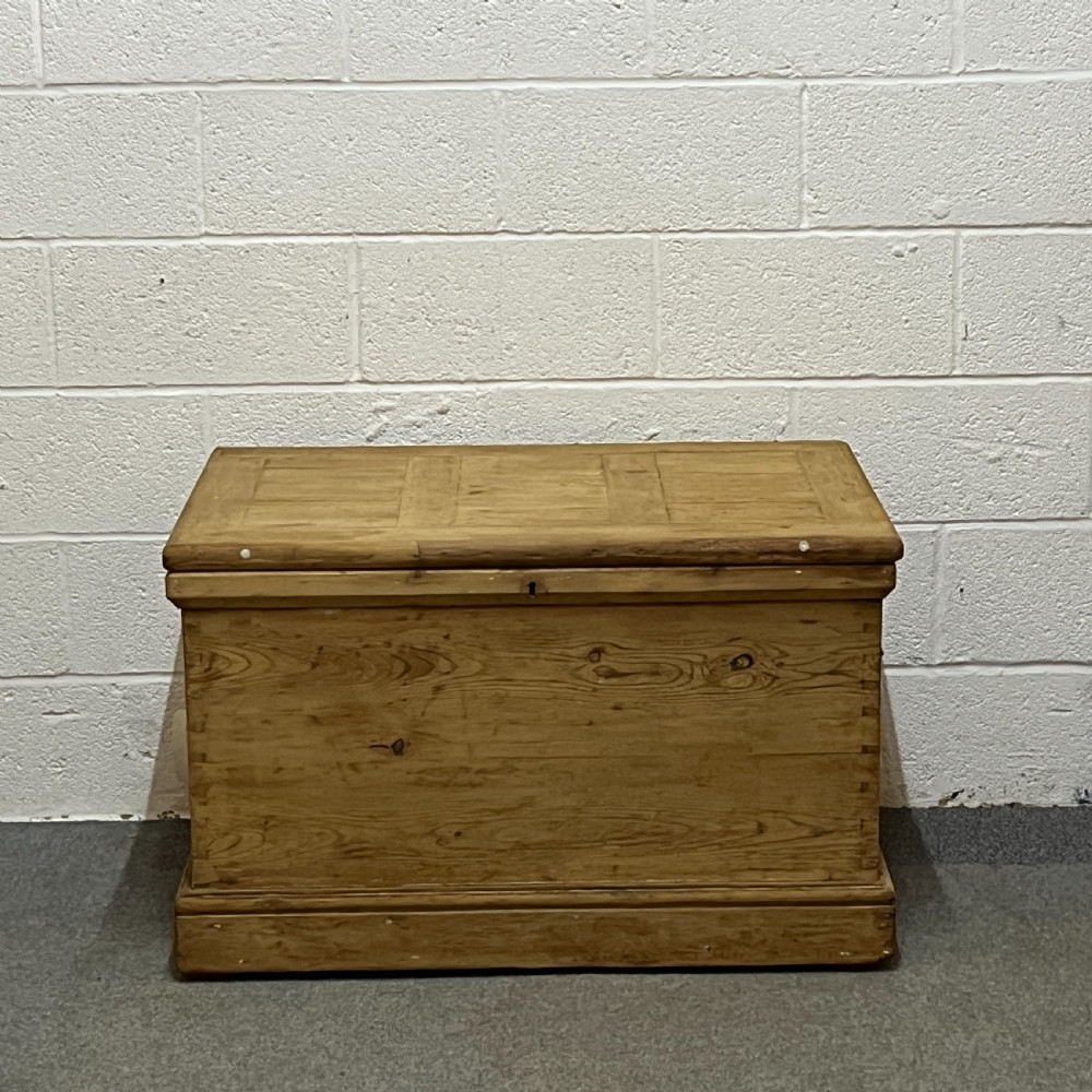 Very Deep Old Pine Carpenters Box