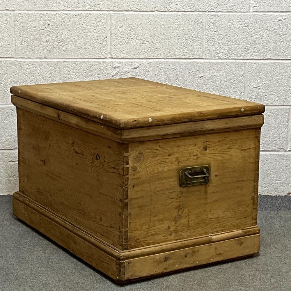 Very Deep Old Pine Carpenters Box View II