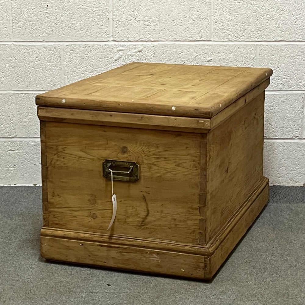 Very Deep Old Pine Carpenters Box View IV