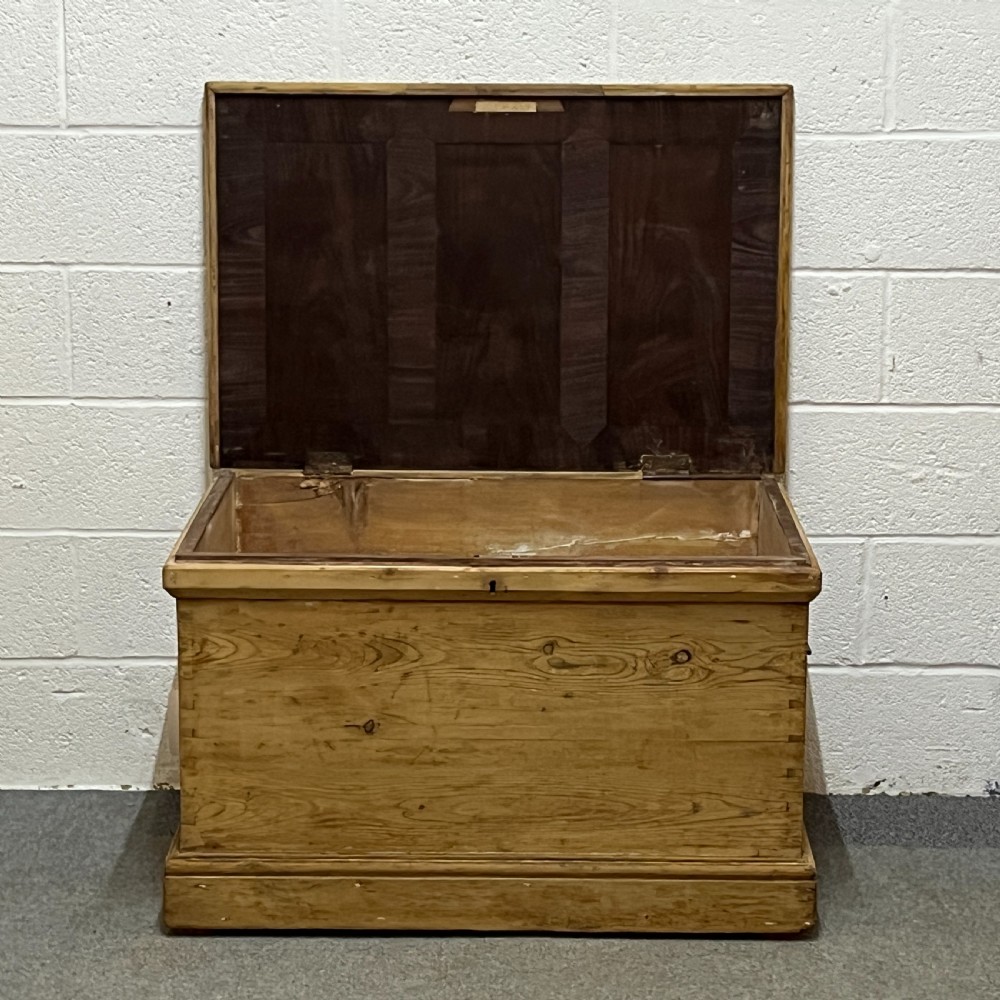 Very Deep Old Pine Carpenters Box View V