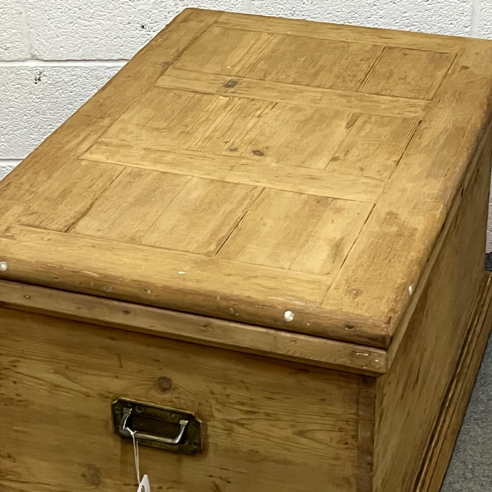 Very Deep Old Pine Carpenters Box View XIII