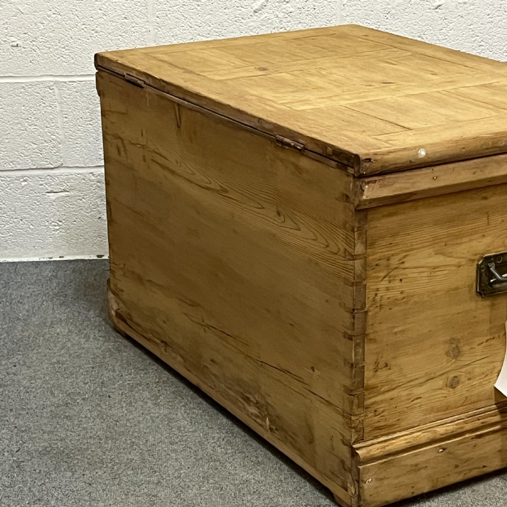 Very Deep Old Pine Carpenters Box View XIV