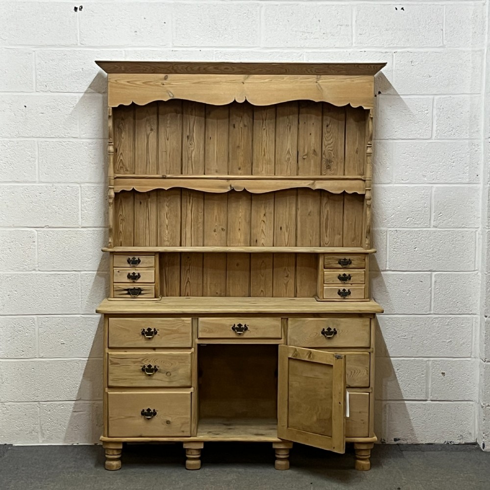 Beautiful Edwardian Pine Welsh Dresser With Drawers View II