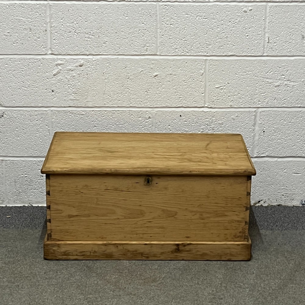 Small Victorian Pine Blanket Box