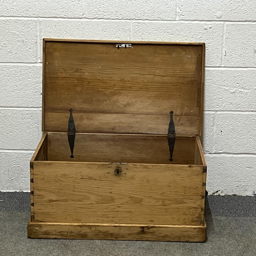 Small Victorian Pine Blanket Box View II