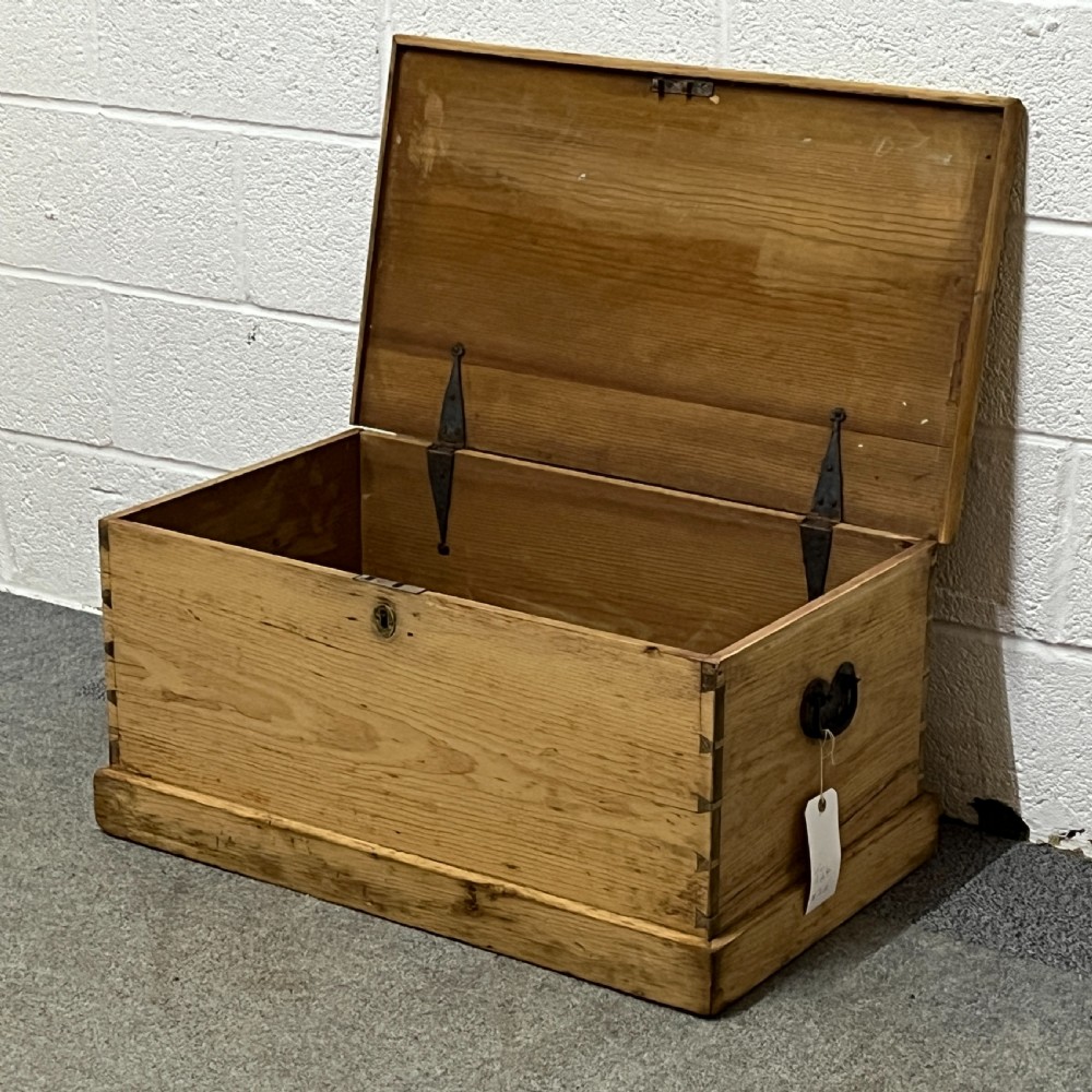 Small Victorian Pine Blanket Box View IV